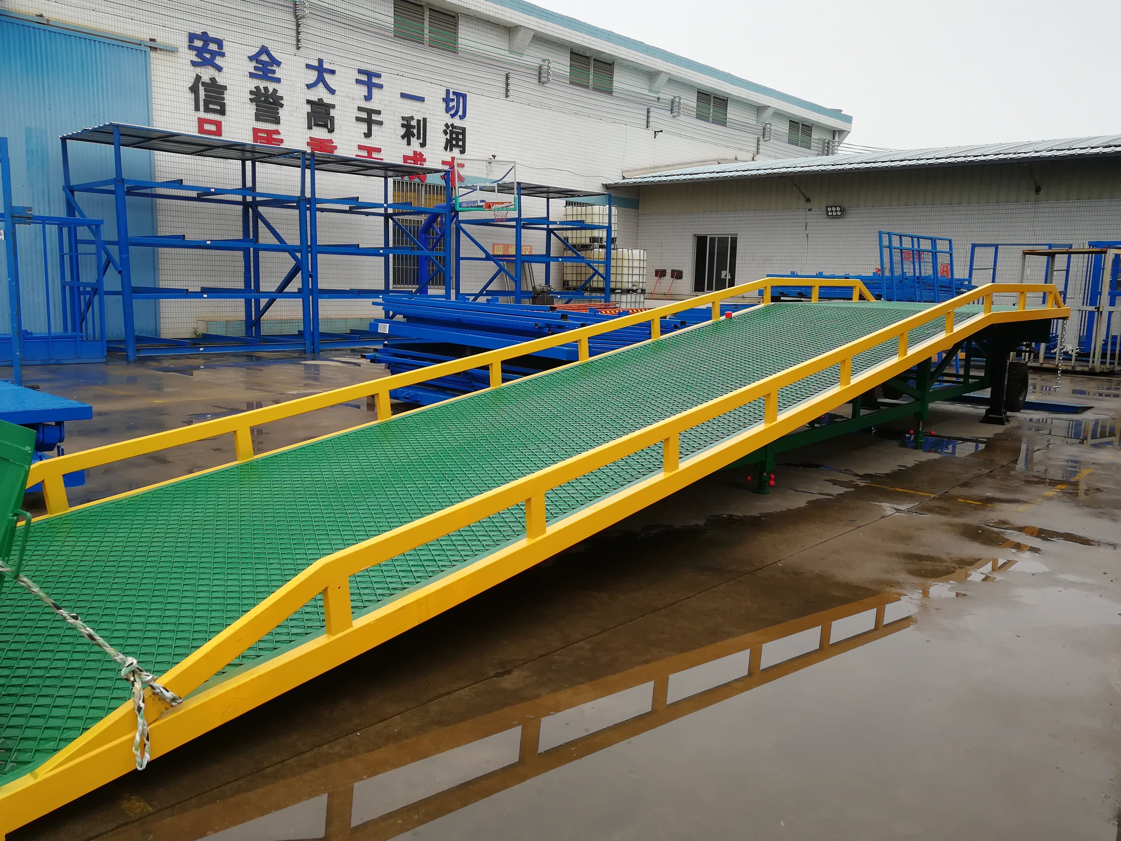 乌珀塔尔叉车登车桥